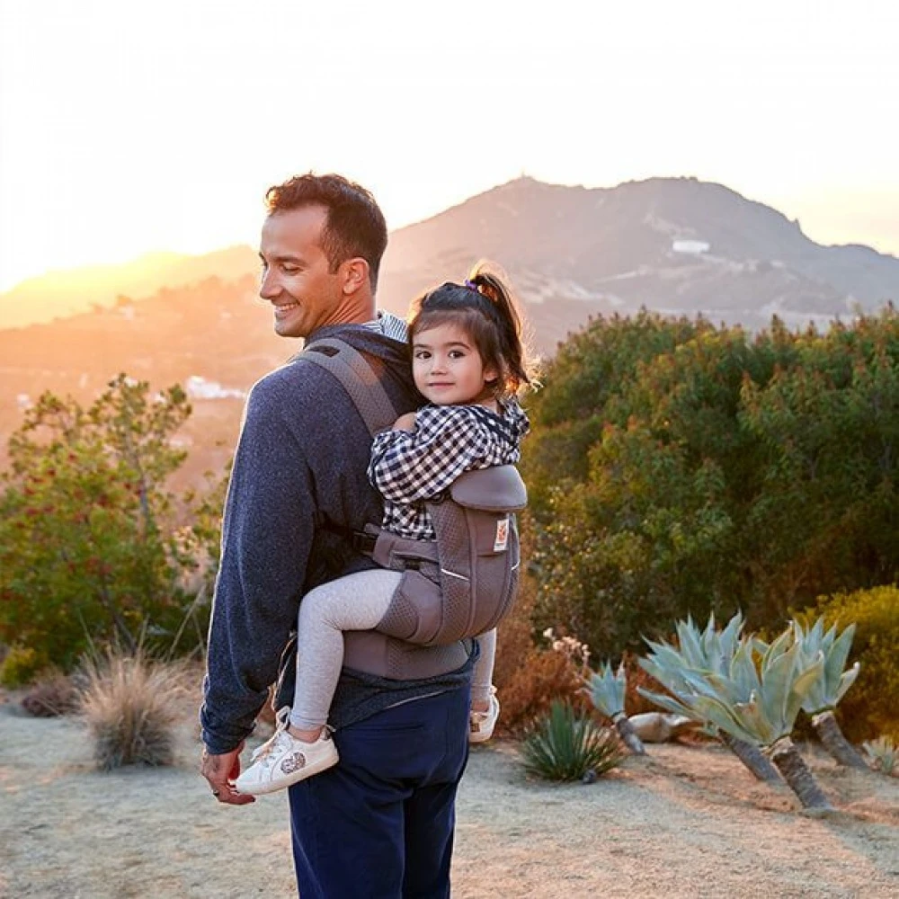 Ergobaby Porte Bébé Omni Breeze Gris Anthracite – Image 2