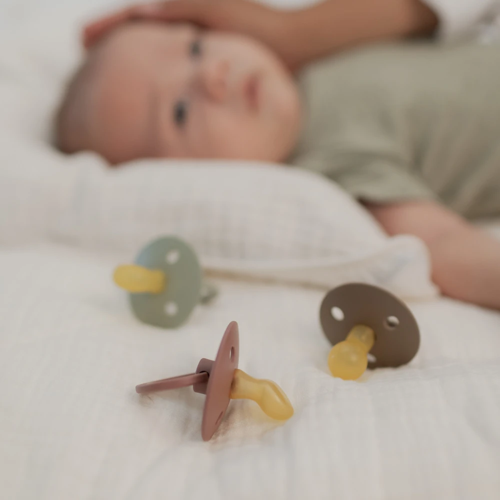 BIBS Pack De 2 Sucettes Colour Caoutchouc Anatomique 6 Mois+ Fossil Grey Et Mauve – Image 9