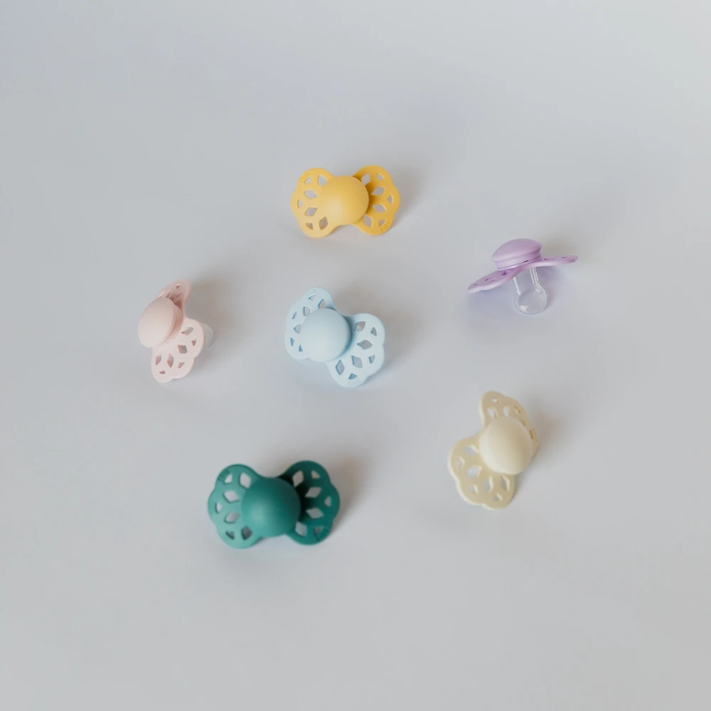 BIBS Pack De 2 Sucettes Infinity Silicone Symétrique 6 Mois+ Ivory Et Sage – Image 9