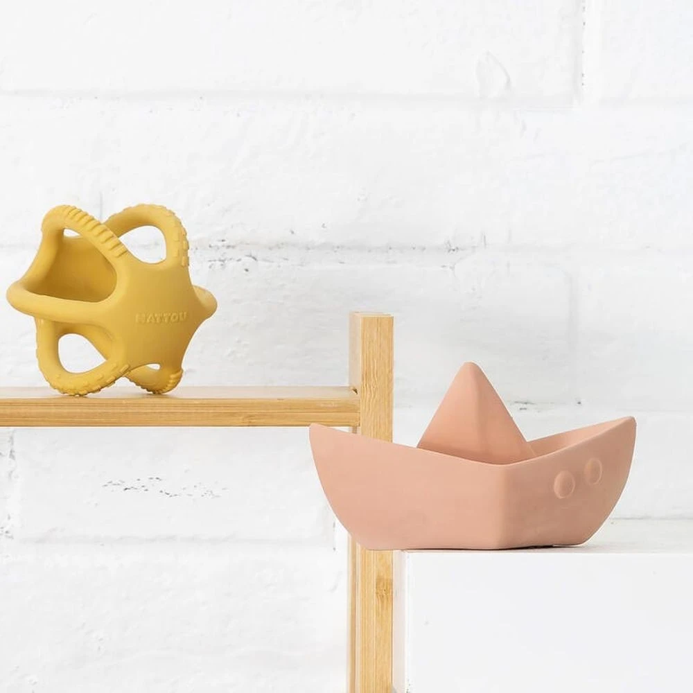 NATTOU Bateau Caoutchouc Bleu – Image 2